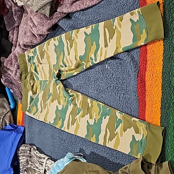 Look Crewcuts J Crew camo sweatpants boys fits like 10 - Picture 5 of 8